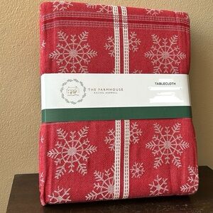 The Farmhouse Rachel Ashwell Christmas Tablecloth Snowflakes 60”x118” Oblong Red